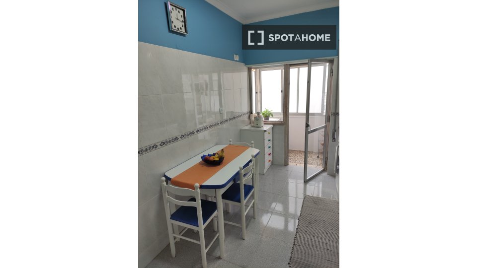 Apartment Lisbon, 2 beds, 75m² — photo 2