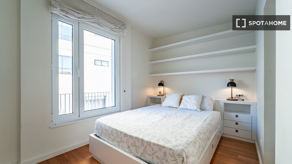 Apartment Porto, 3 beds, 202m² — photo 1