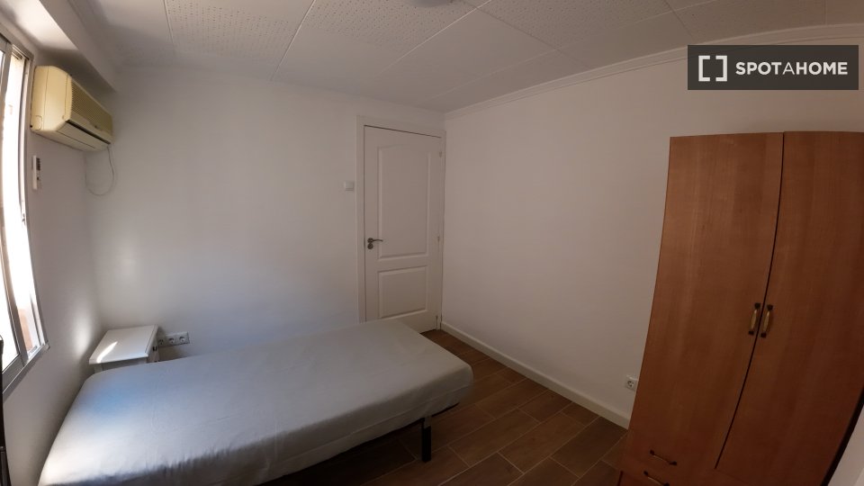 Double room Valencia, 4 beds, 90m² — photo 8