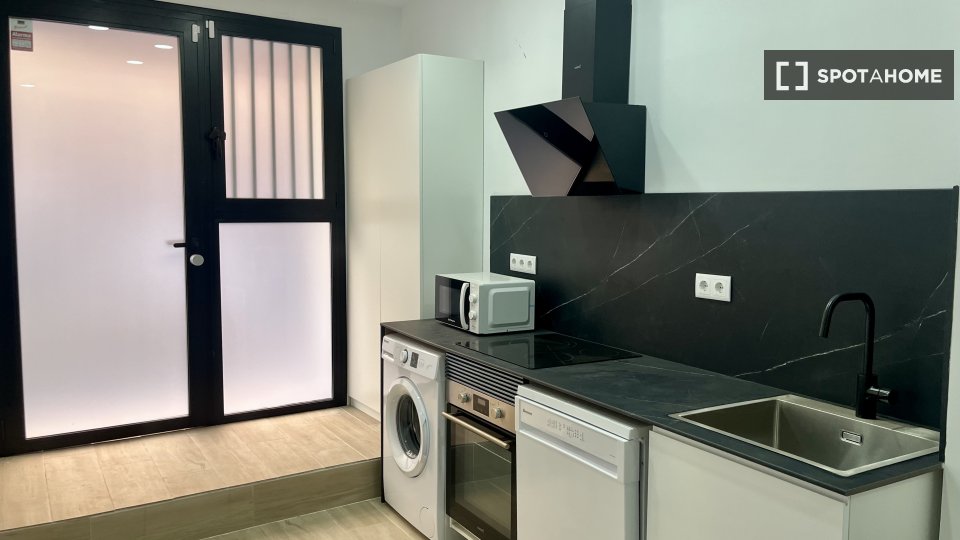 Double room Valencia, 3 beds, 17m² — photo 17