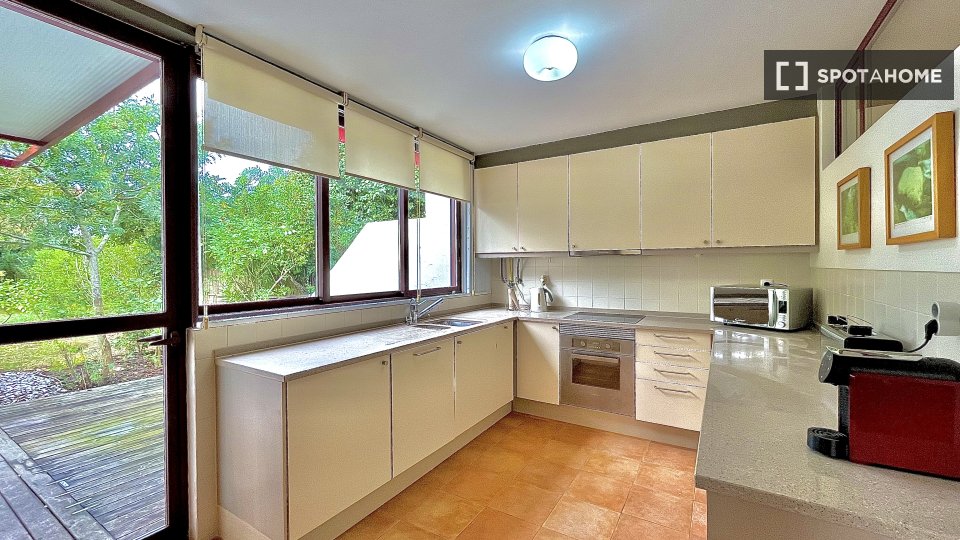 Apartment Lisbon, 4 beds, 120m² — photo 14