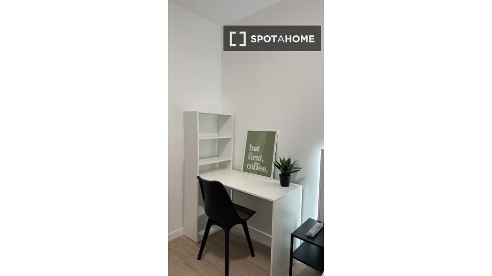 Double room Malaga, 5 beds, 98m² — photo 18