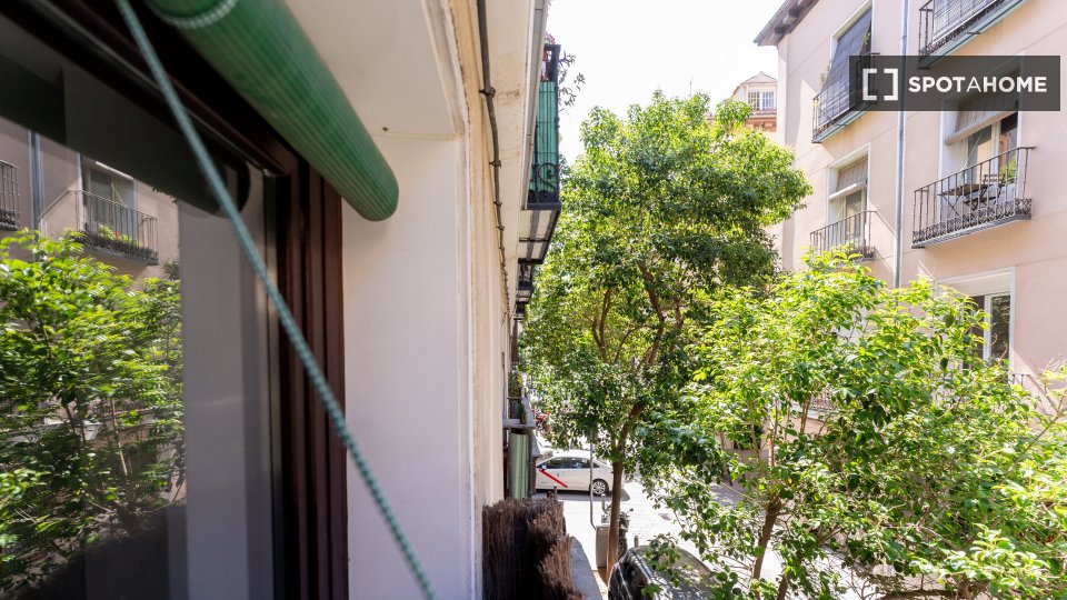 Double room Madrid, 6 beds — photo 2