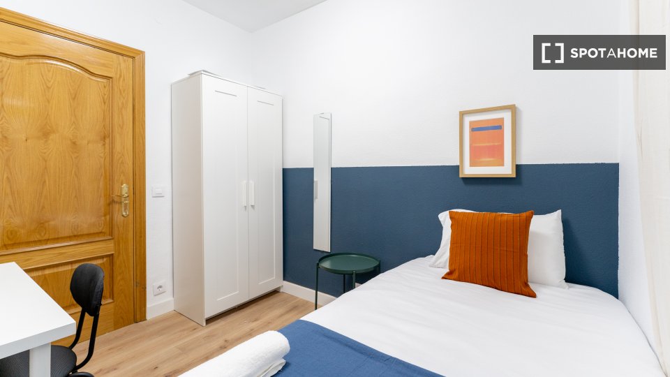 Double room Madrid, 5 beds — photo 1