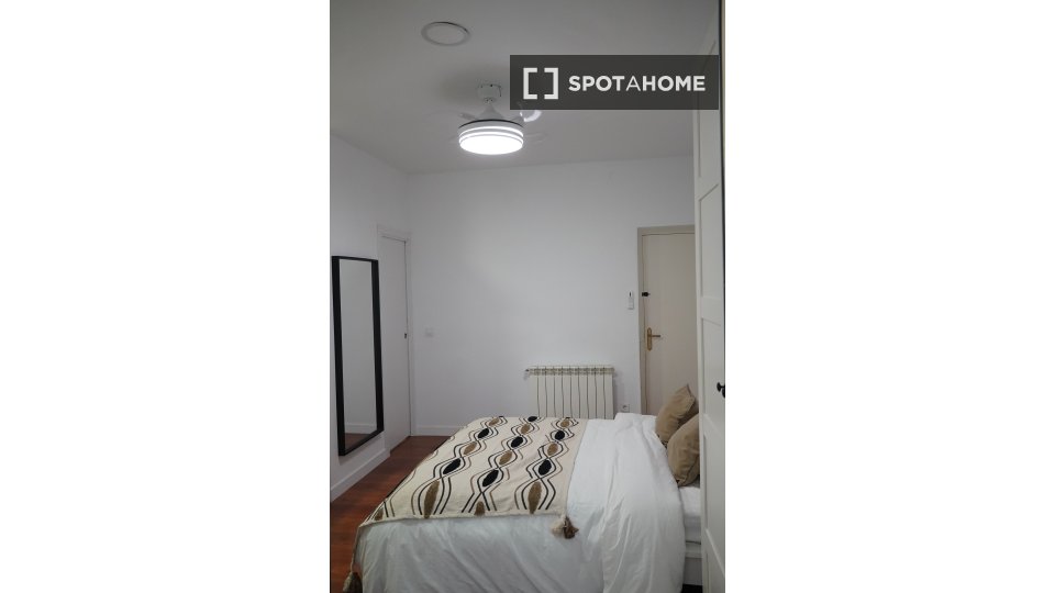 Double room Madrid, 6 beds — photo 13