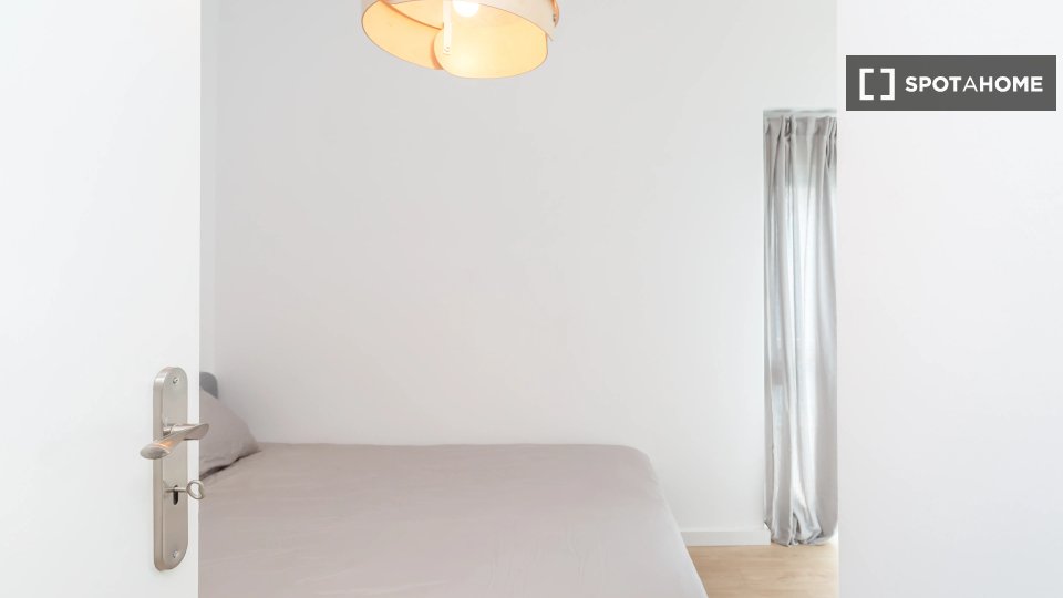 Double room Lisbon, 5 beds — photo 1