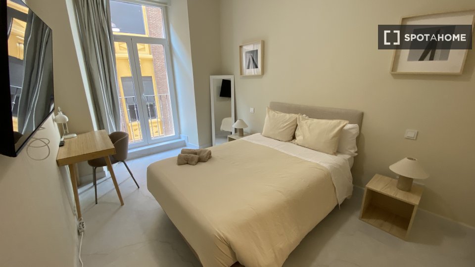 Double room Madrid, 3 beds — photo 12