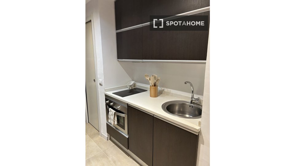 Double room Madrid, 1 bed, 30m² — photo 4