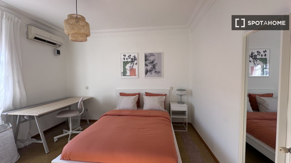 Double room Madrid, 5 beds — photo 1