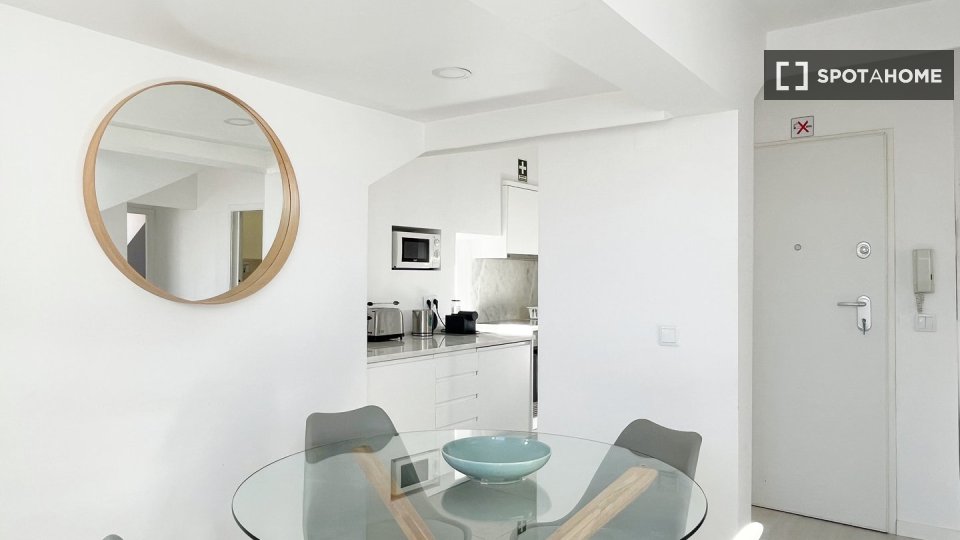 Apartment Lisbon, 2 beds, 71m² — photo 11