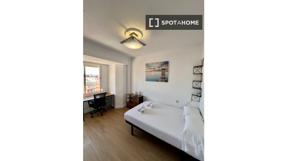 Double room Valencia, 2 beds, 85m² — photo 10
