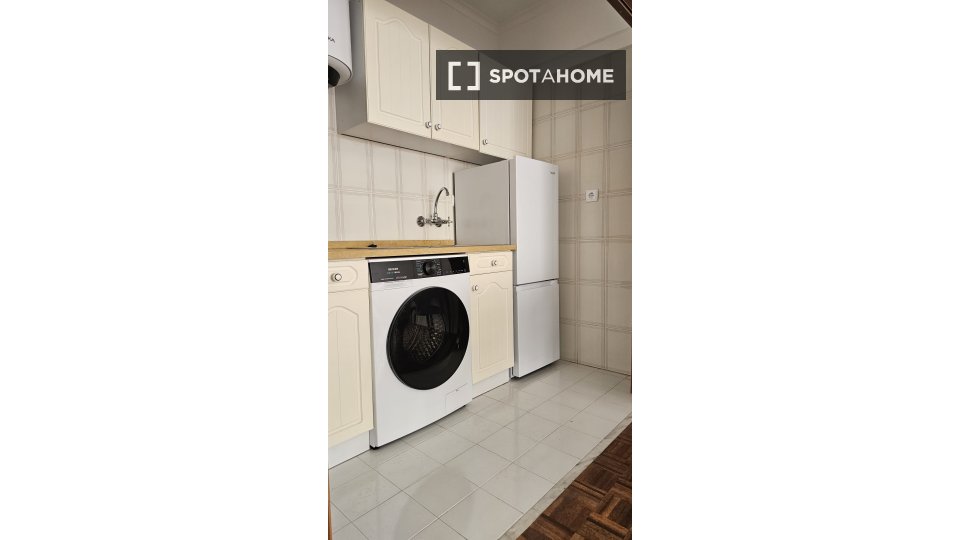 Apartment Lisbon, 1 bed, 50m² — photo 25