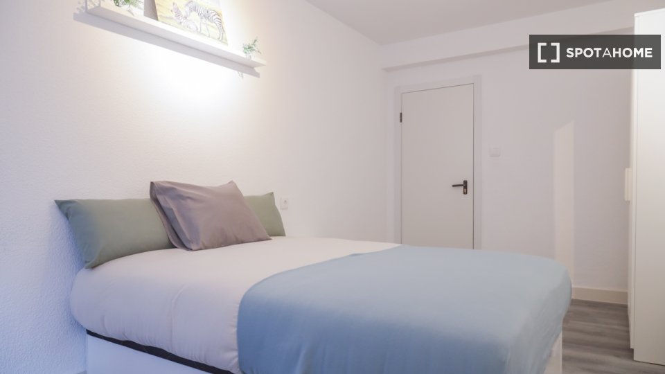 Double room Madrid, 5 beds — photo 10