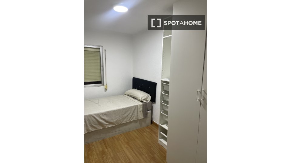 Double room Alcala_De_Henares, 4 beds, 65m² — photo 5