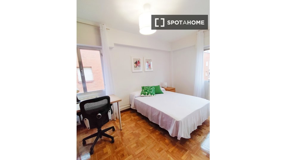 Double room Madrid, 3 beds, 95m² — photo 11