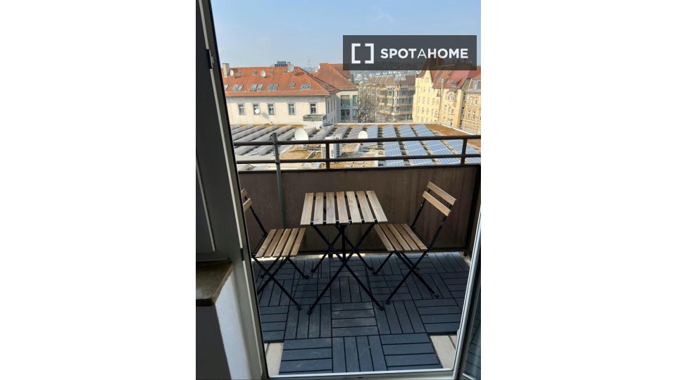 Double room Stuttgart, 3 beds, 80m² — photo 10
