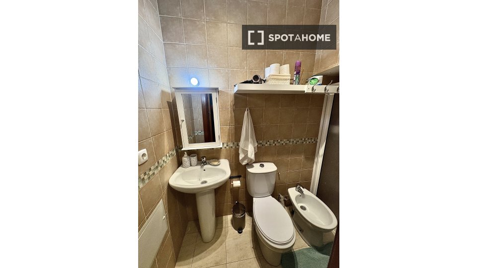 Double room Lisbon, 4 beds — photo 9