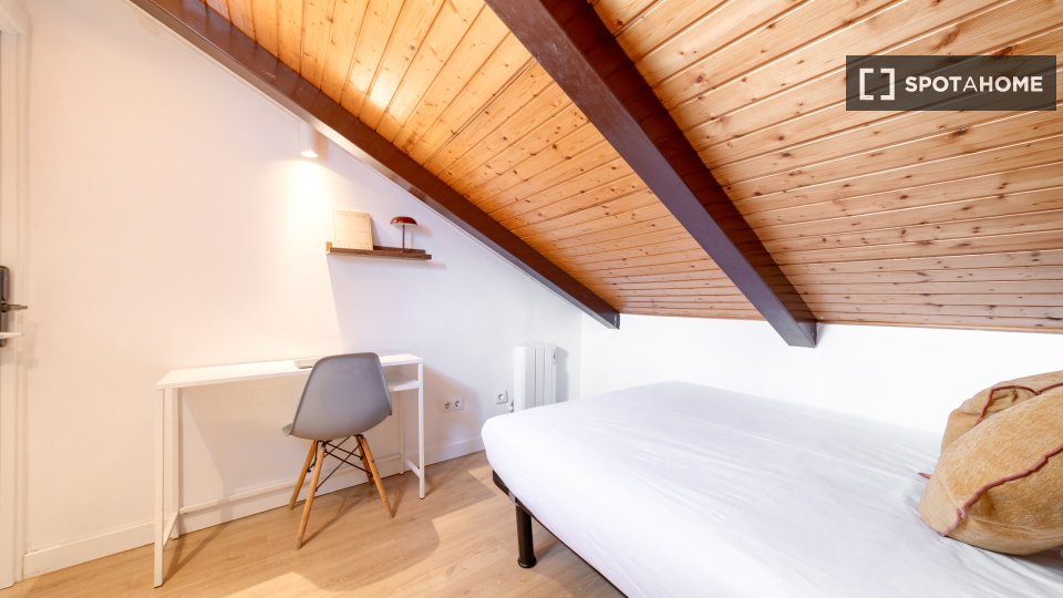 Habitación compartida en Bellas Vistas, Madrid.