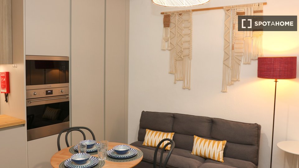 Apartment Lisbon, 2 beds, 50m² — photo 1