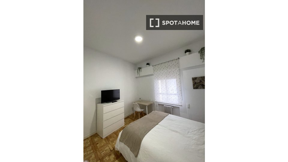 Double room Madrid, 4 beds, 100m² — photo 8