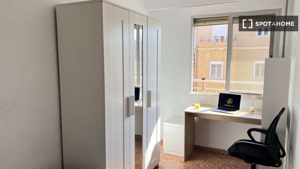 Double room Valencia, 5 beds — photo 11