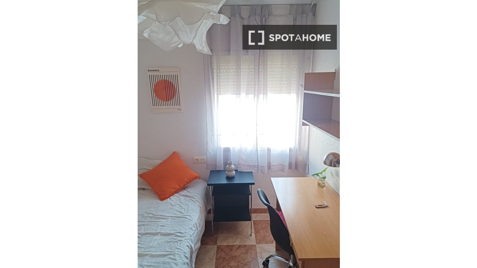 Double room Madrid, 3 beds — photo 9