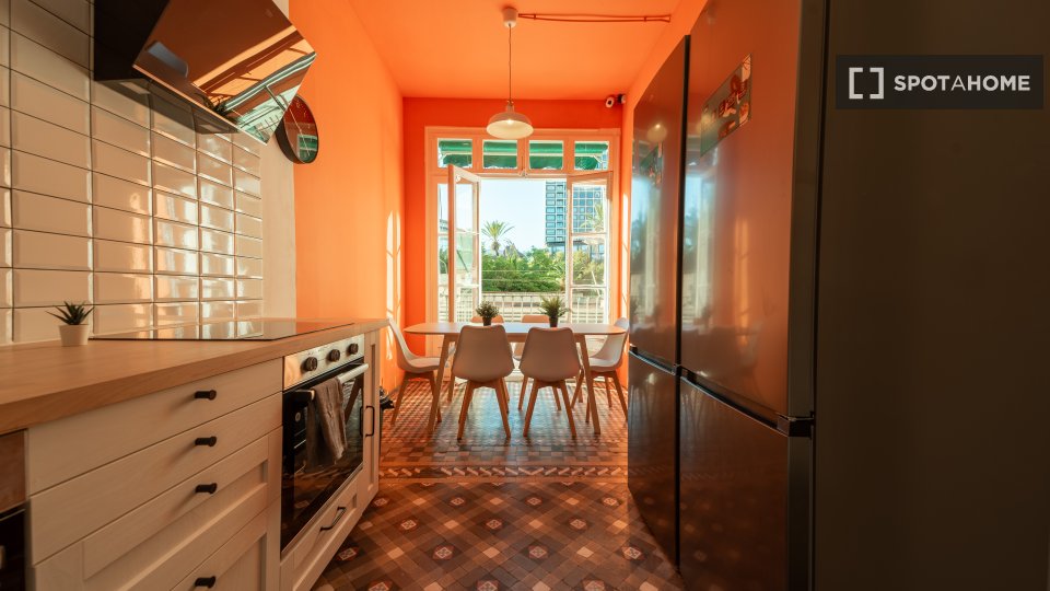 Double room Barcelona, 10 beds, 180m² — photo 12