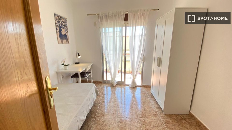 Double room Madrid, 3 beds — photo 5