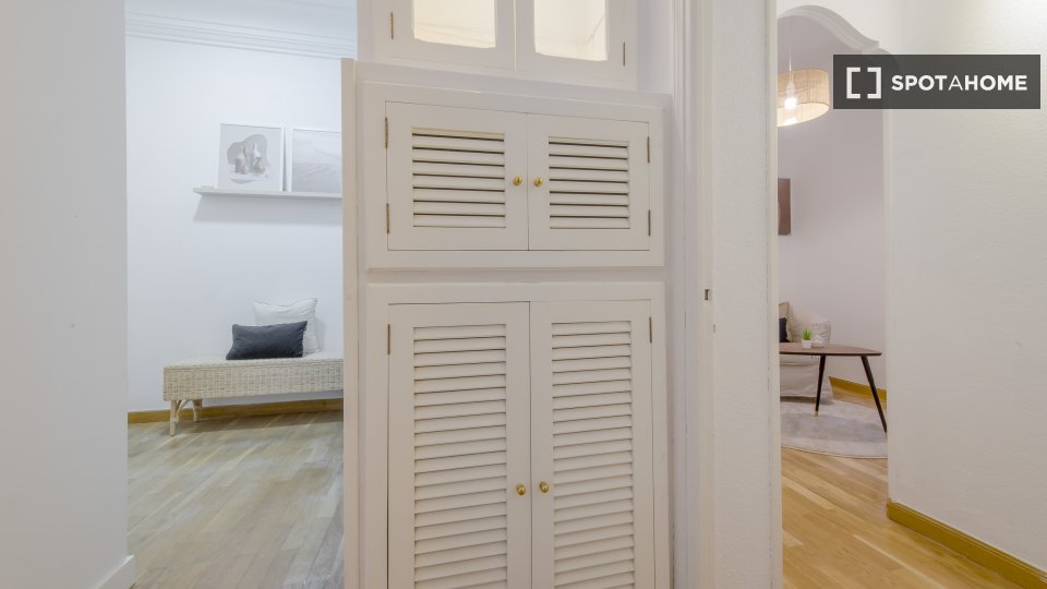 Double room Madrid, 6 beds, 120m² — photo 3
