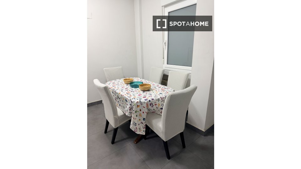 Double room Bilbao, 4 beds, 85m² — photo 14