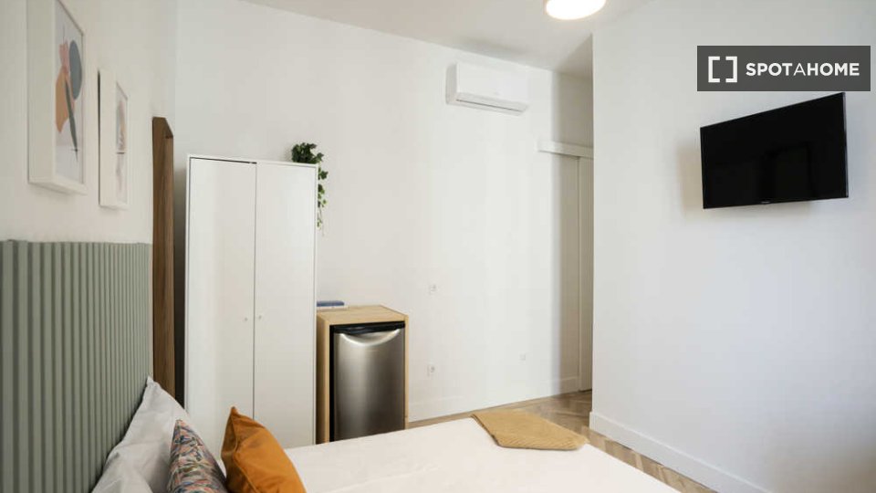 Double room Madrid, 16 beds — photo 31
