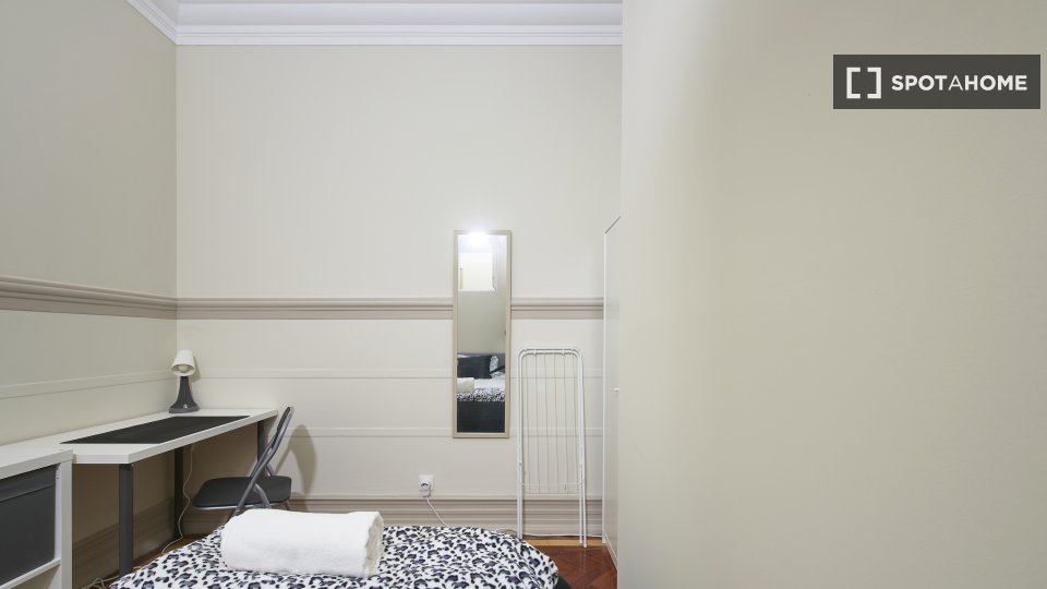 Double room Lisbon, 9 beds — photo 33