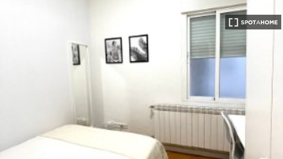 Double room Madrid, 4 beds — photo 17