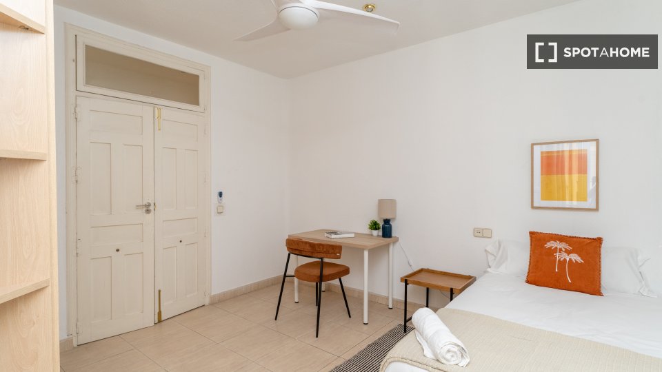 Double room Madrid, 7 beds — photo 8