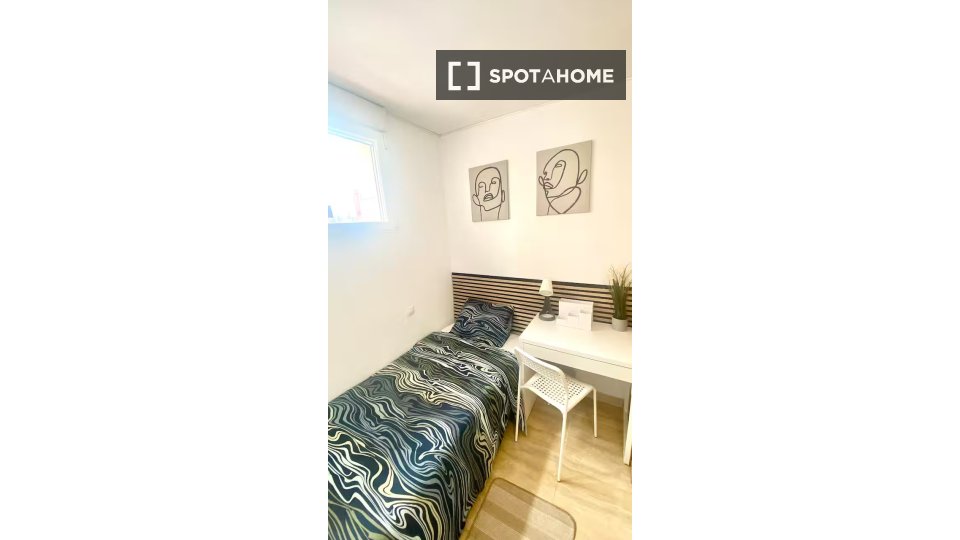 Double room Madrid, 6 beds, 100m² — photo 3
