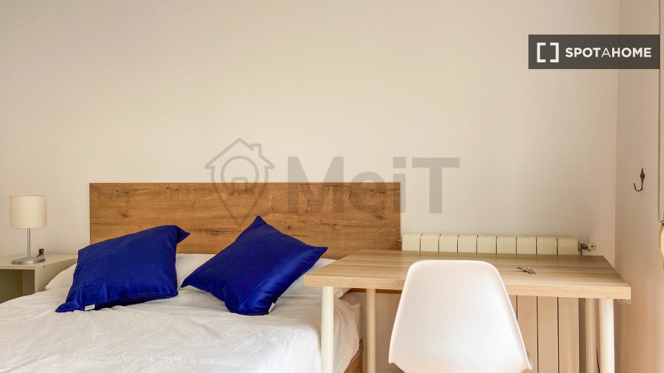 Double room Madrid, 5 beds — photo 1
