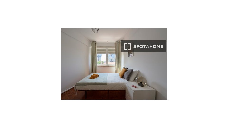 Double room Lisbon, 6 beds — photo 19