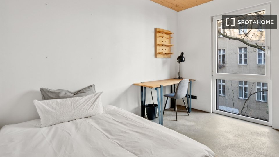 Double room Berlin, 5 beds, 90m² — photo 9
