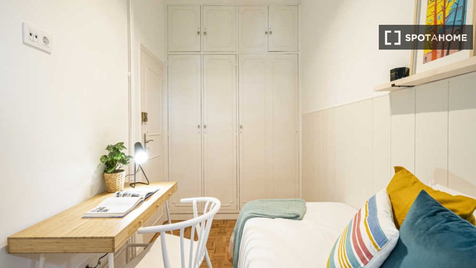 Double room Madrid, 6 beds — photo 37