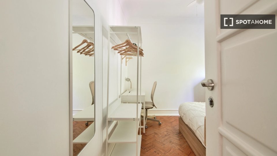 Double room Lisbon, 6 beds — photo 11