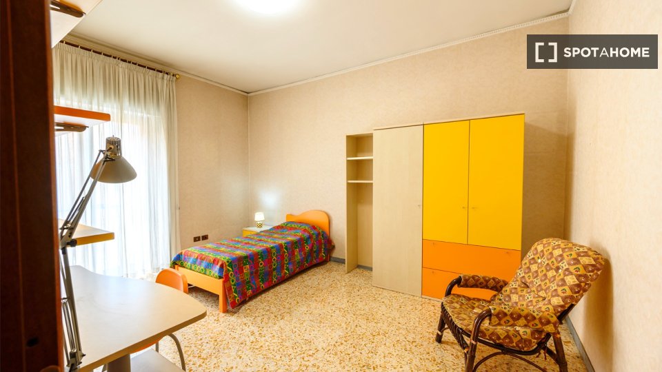 Double room Rome, 3 beds, 80m² — photo 1