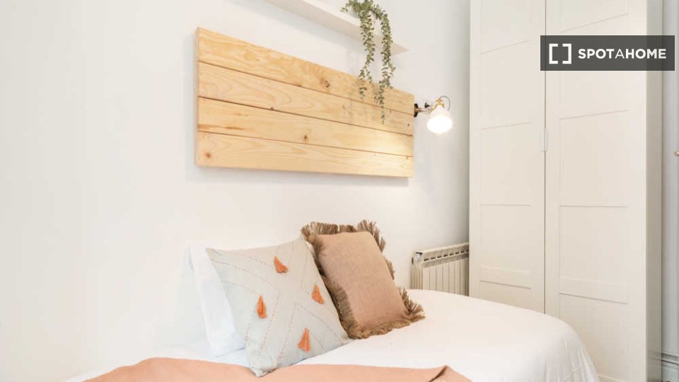 Double room Madrid, 7 beds, 260m² — photo 20