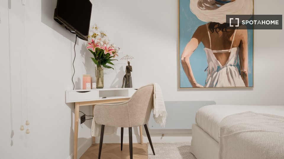 Double room Madrid, 3 beds, 82m² — photo 16