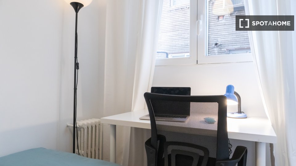 Double room Madrid, 6 beds, 152m² — photo 22
