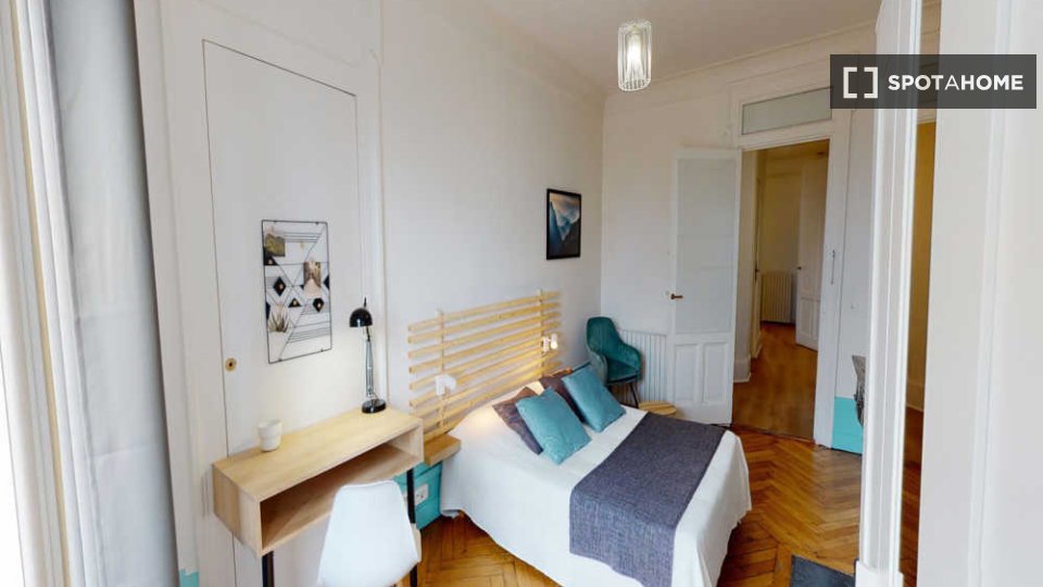 Double room Lyon, 5 beds, 130m² — photo 12