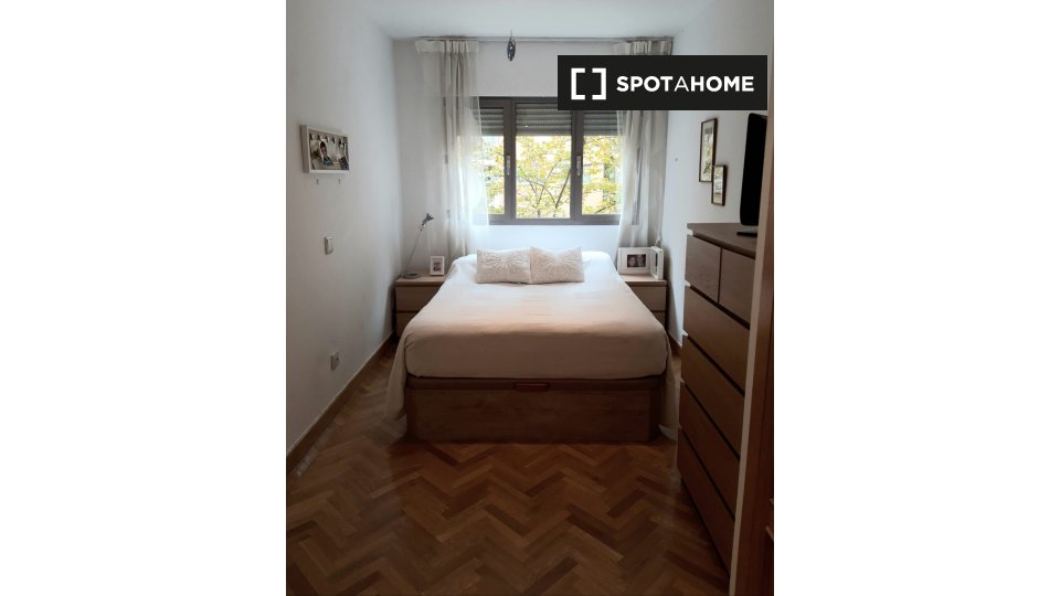 Double room Madrid, 2 beds, 80m² — photo 1