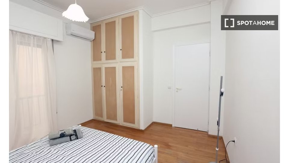 Double room Athens, 5 beds — photo 12