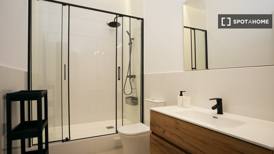 Double room Barcelona, 10 beds, 210m² — photo 13