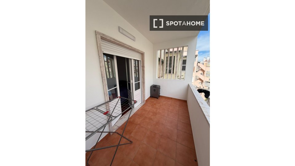 Double room Lisbon, 2 beds — photo 6