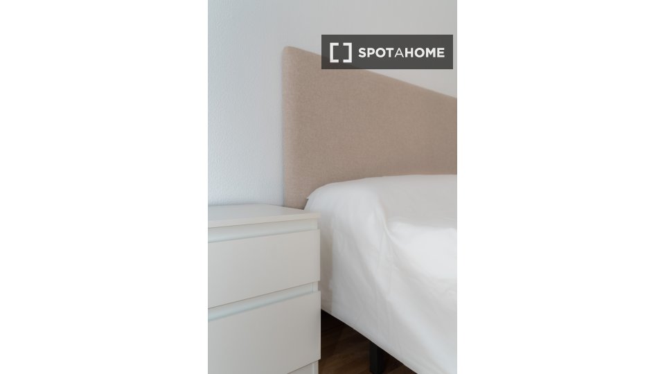 Double room Madrid, 10 beds, 380m² — photo 18